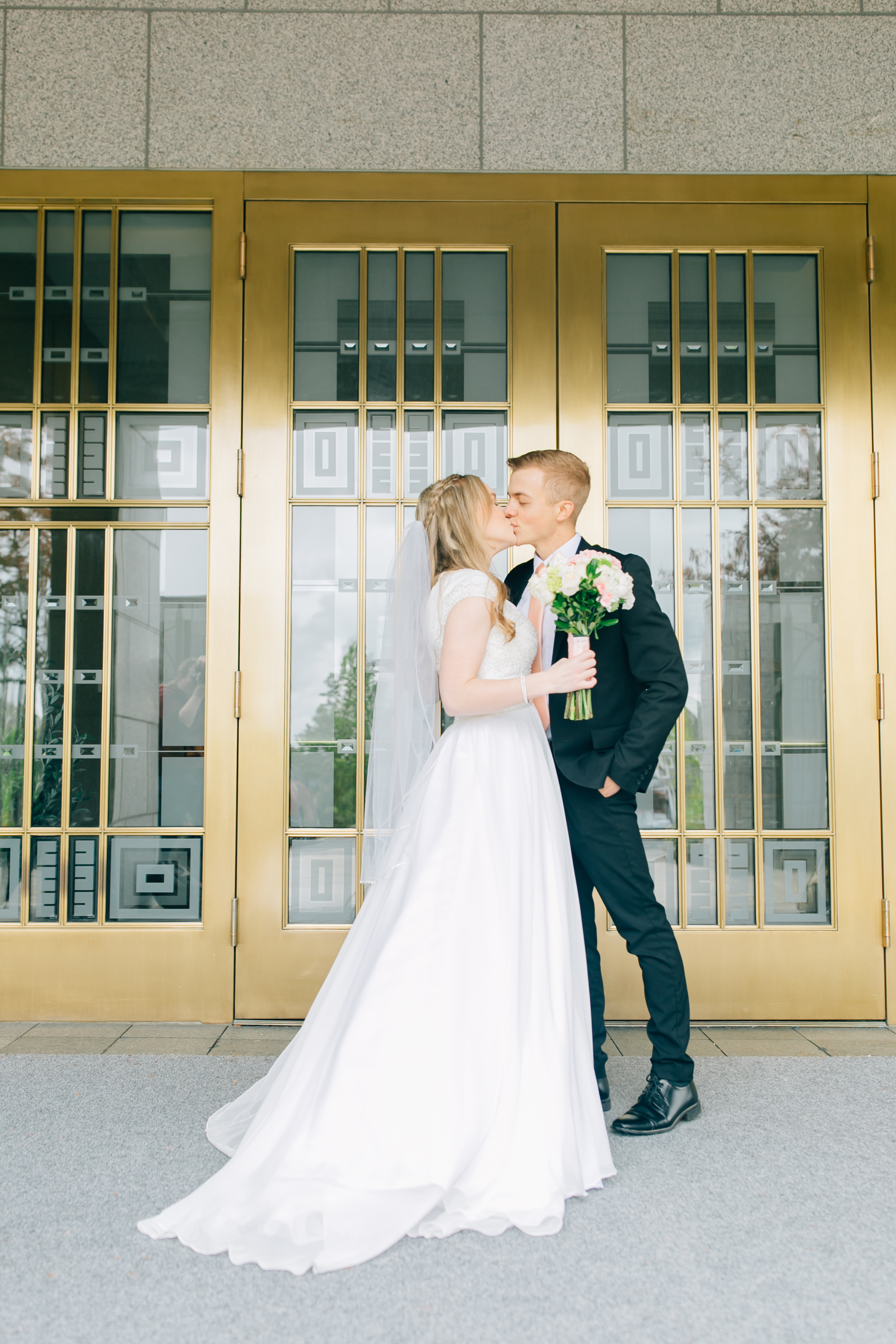 Draper Temple Wedding | Rainy Wedding | Utah Wedding Photographer