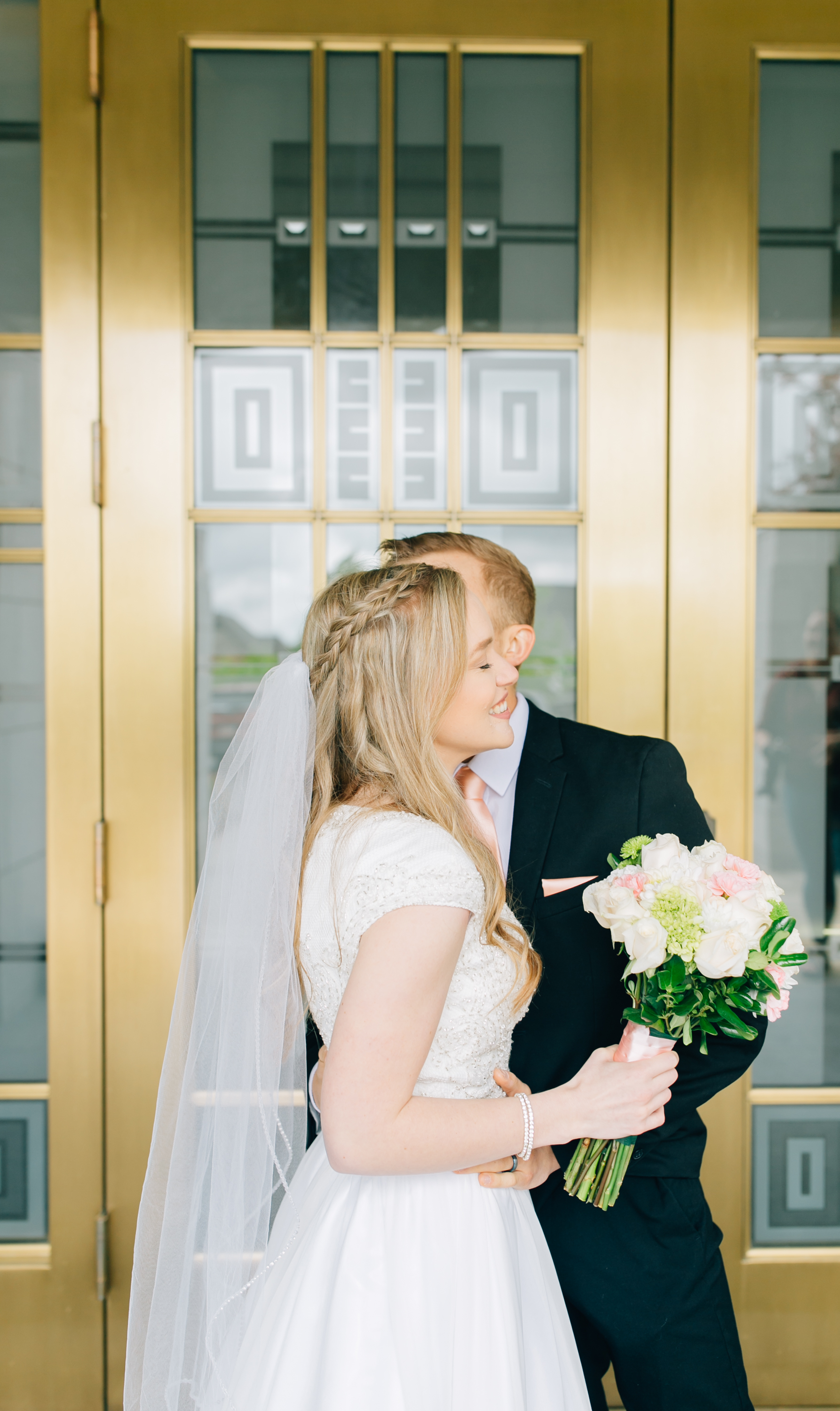 Draper Temple Wedding | Rainy Wedding | Utah Wedding Photographer