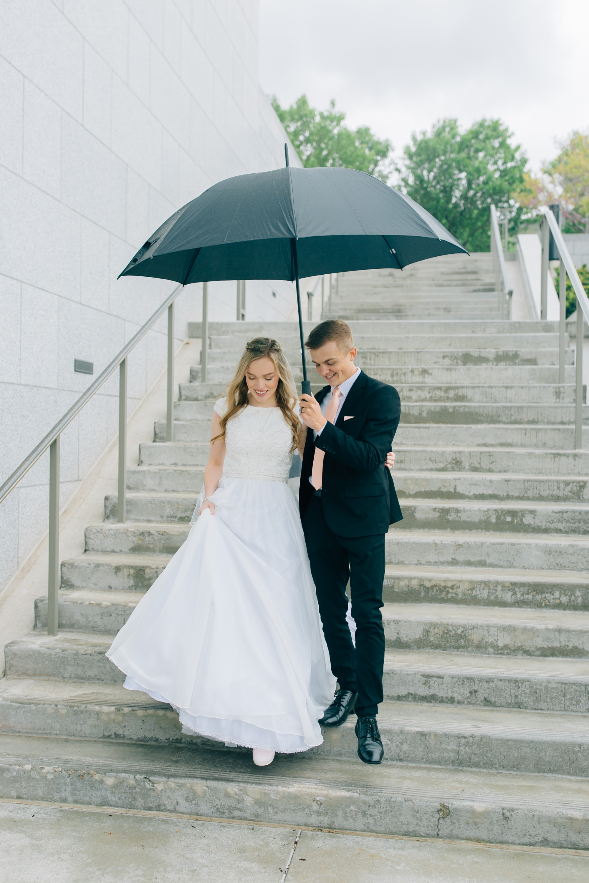 Draper Temple Wedding | Rainy Wedding | Utah Wedding Photographer