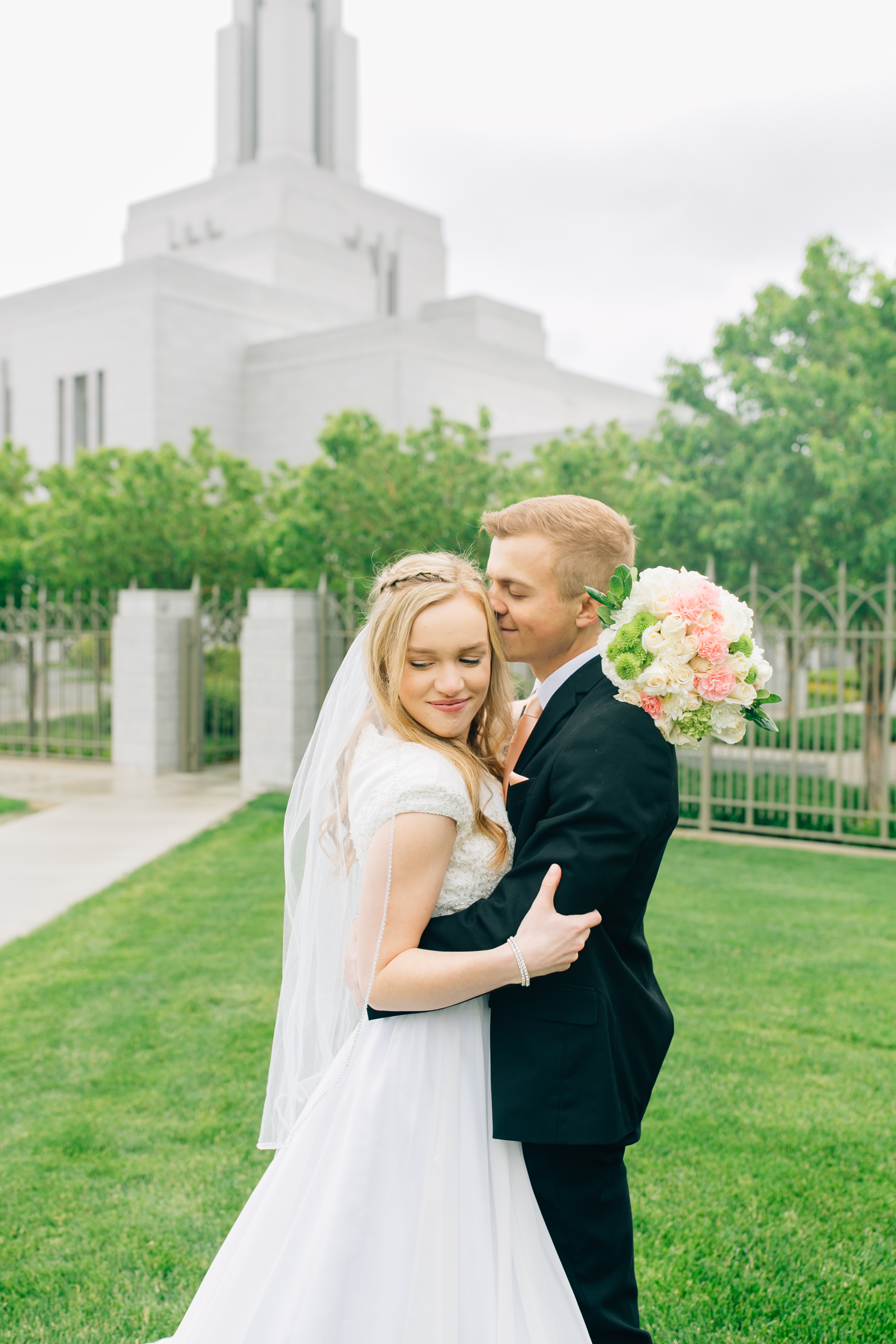 Draper Temple Wedding | Rainy Wedding | Utah Wedding Photographer