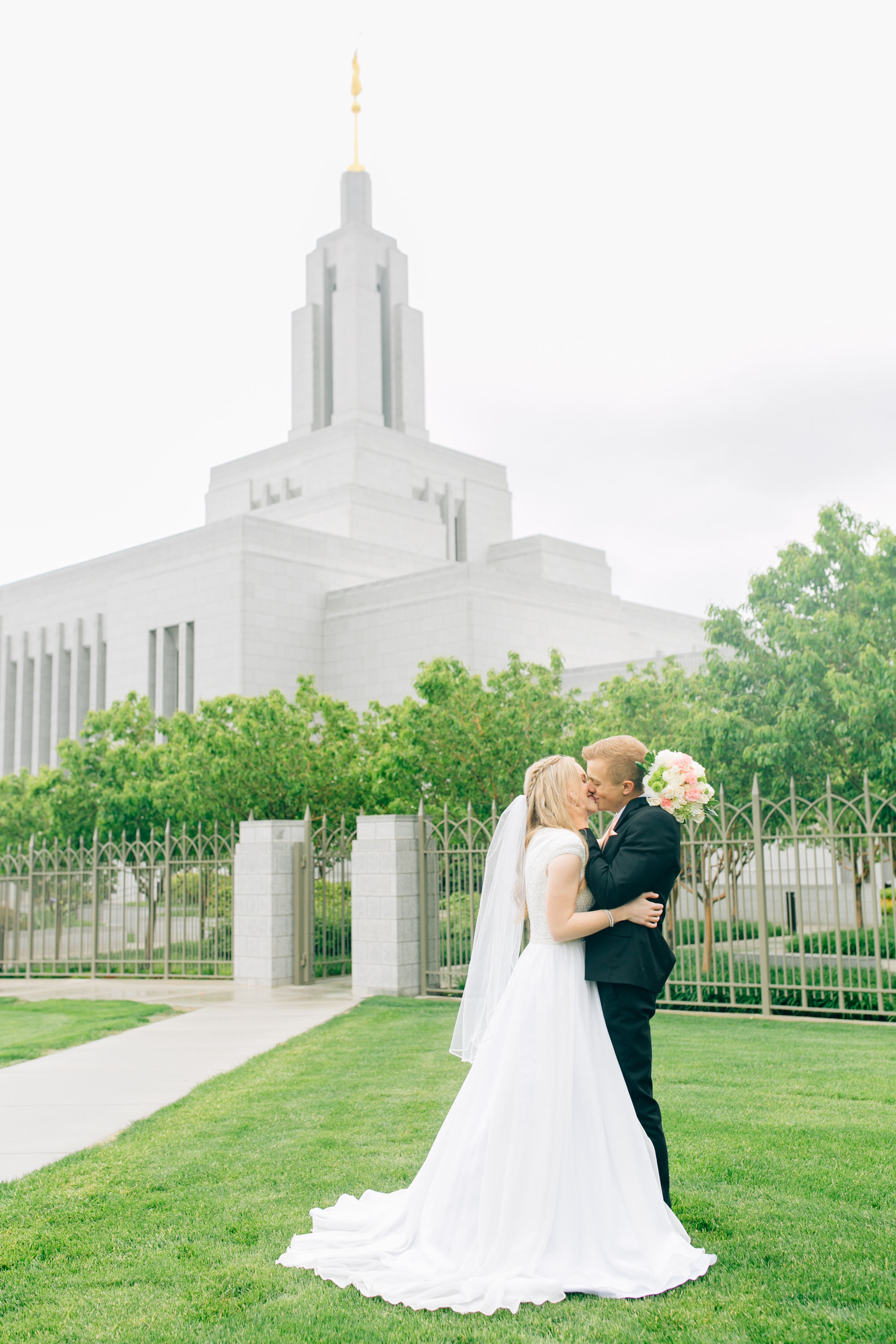 Draper Temple Wedding | Rainy Wedding | Utah Wedding Photographer