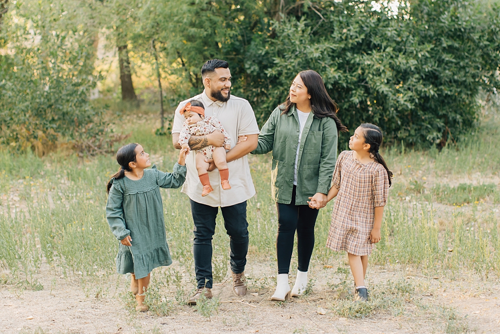 Extended Family Pictures in Utah | Wheeler Farm Pictures