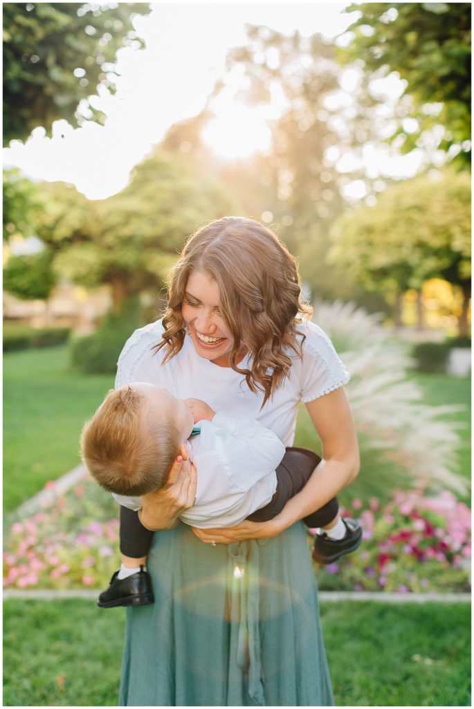 Grange | Salt Lake Temple Family Pictures