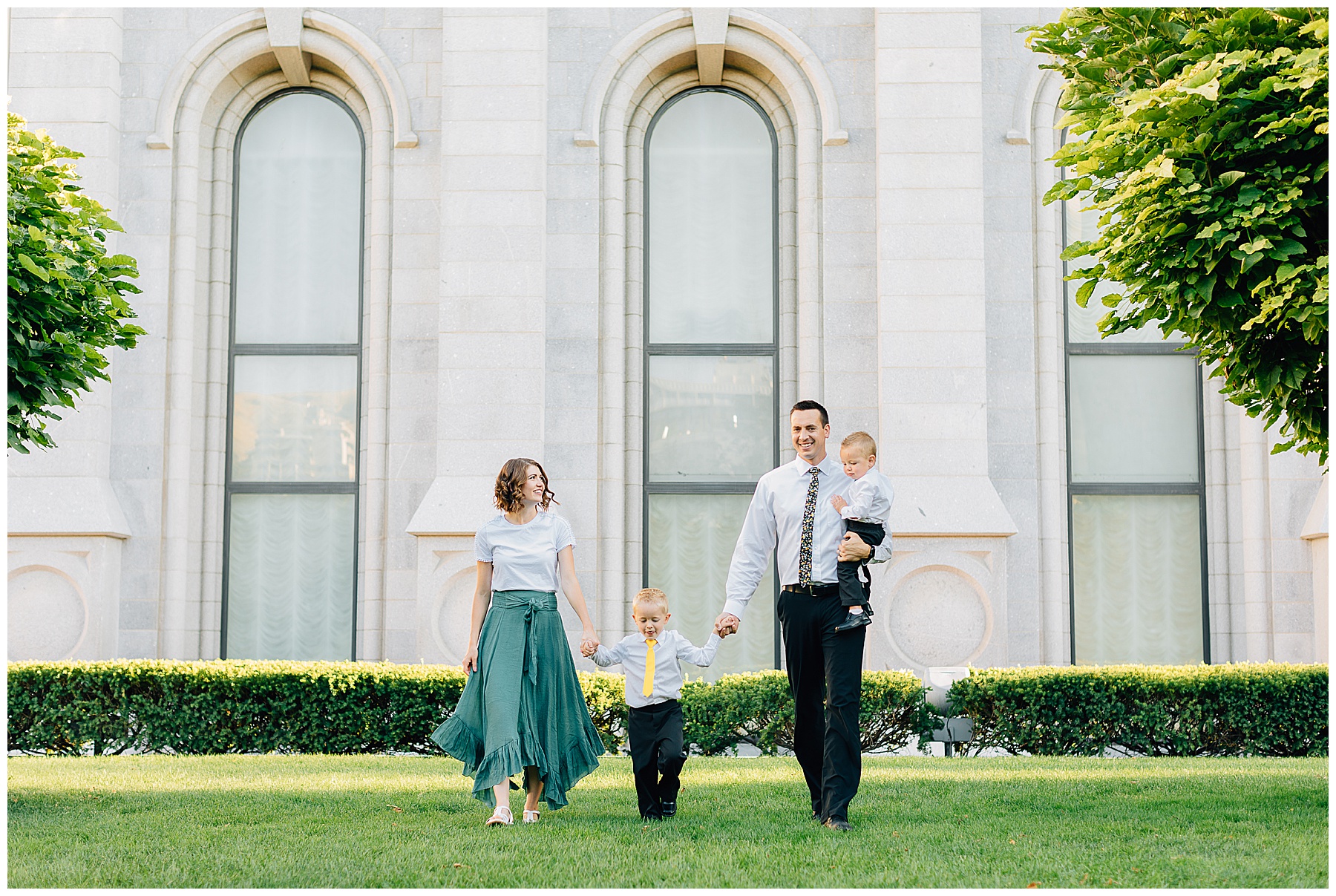 Grange | Salt Lake Temple Family Pictures