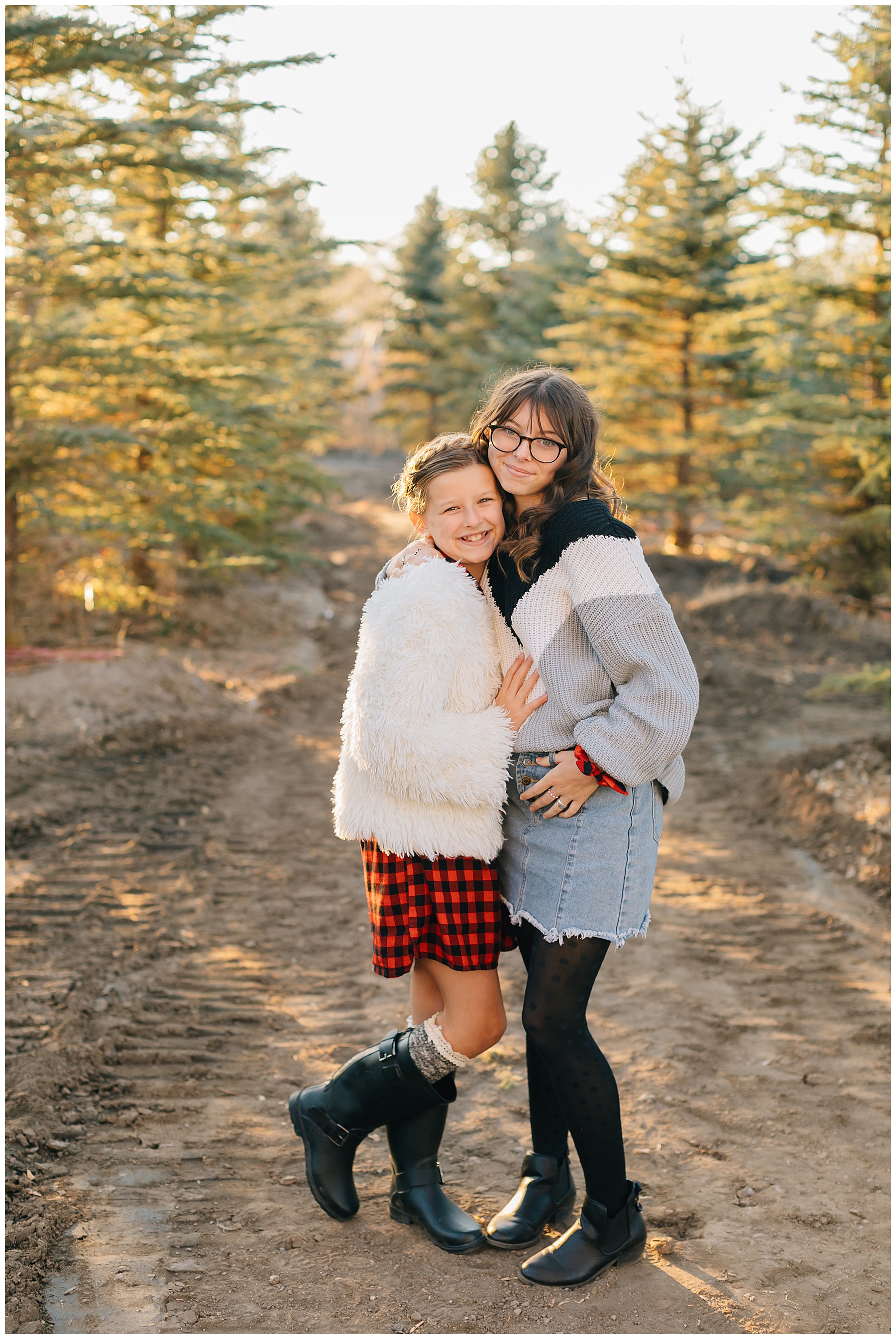 Christmas Mini Sessions | Willowcreek Tree Farm