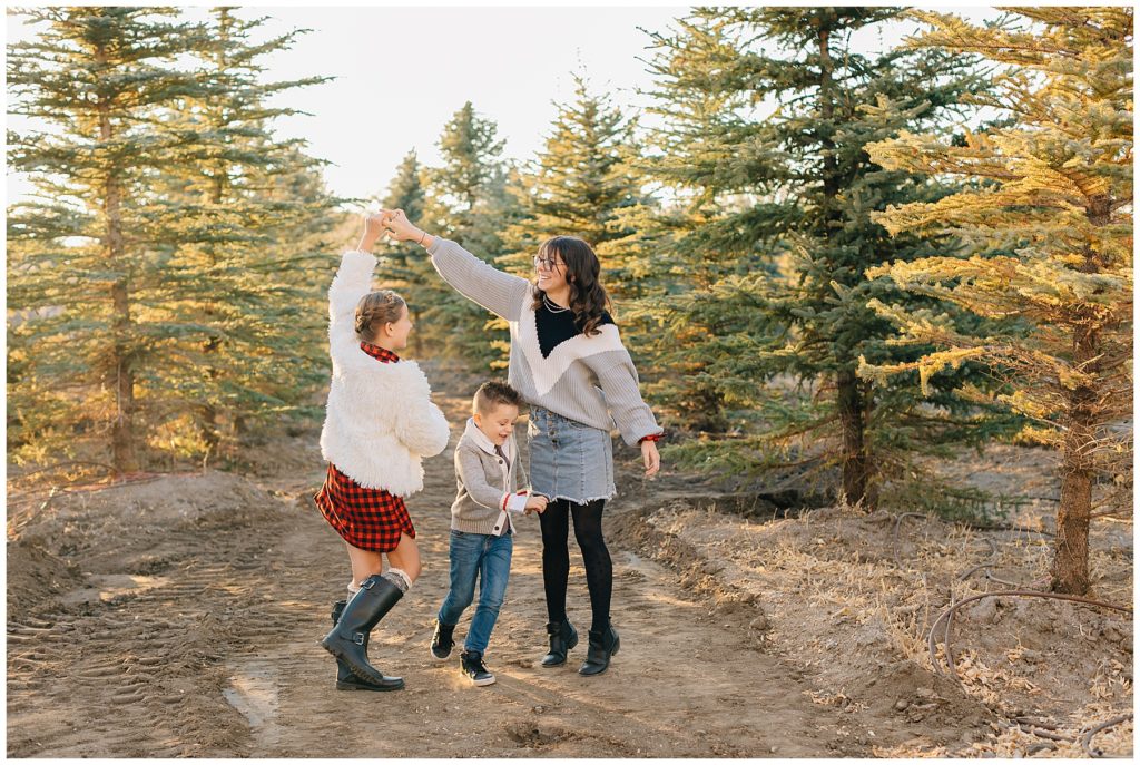 Christmas Mini Sessions | Willowcreek Tree Farm