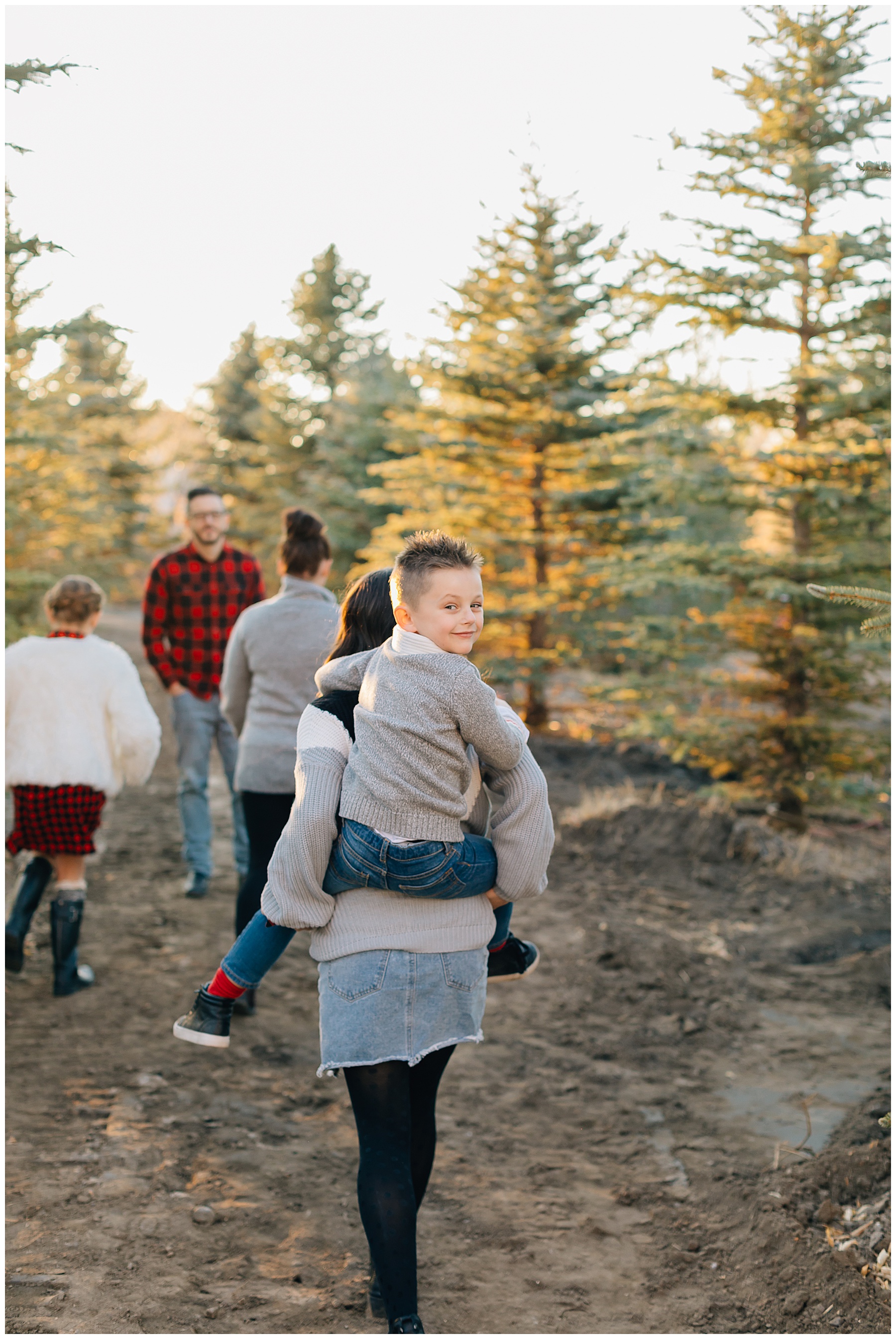 Christmas Mini Sessions | Willowcreek Tree Farm