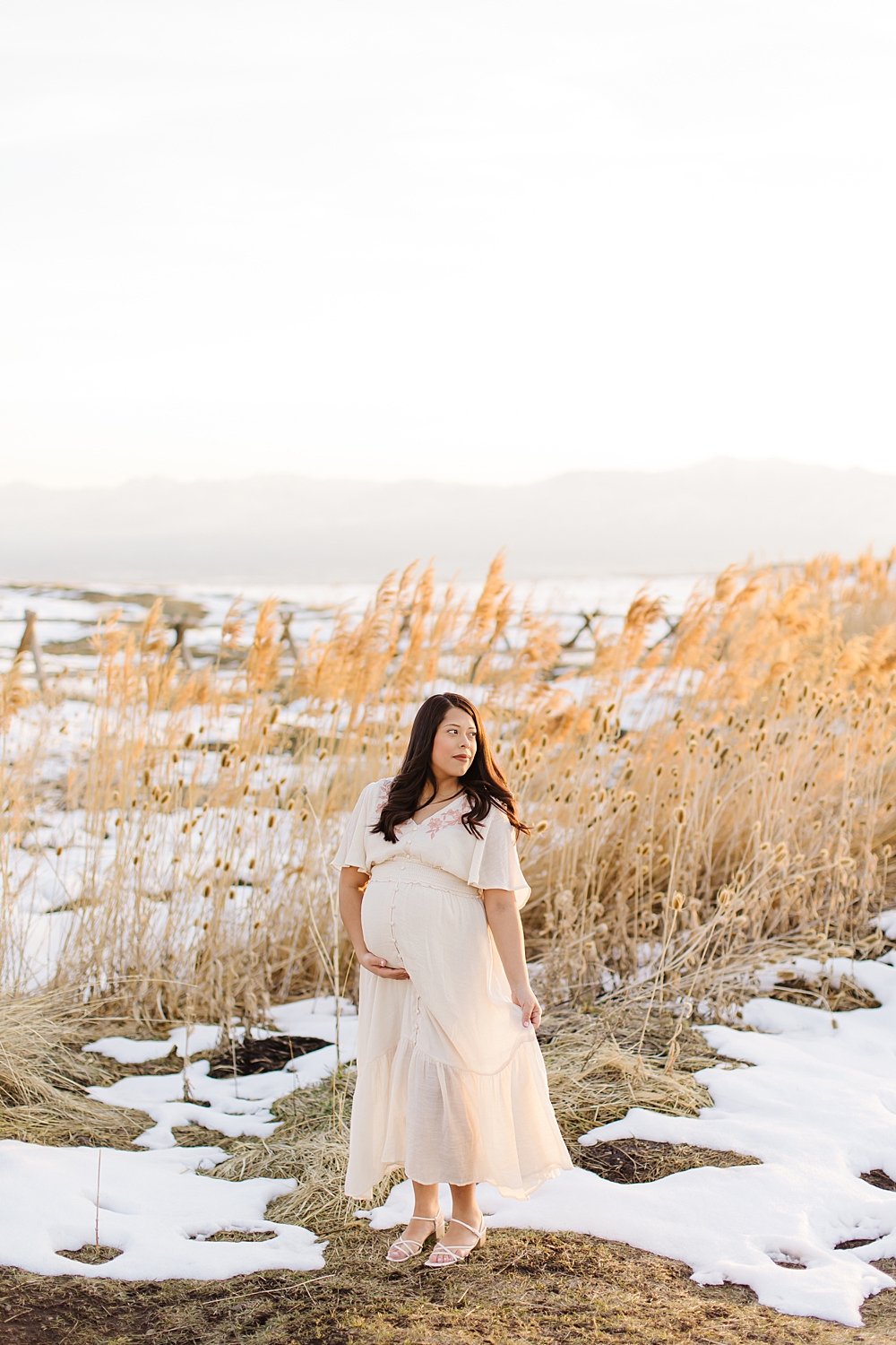 Winter Maternity Session at Tunnel Springs