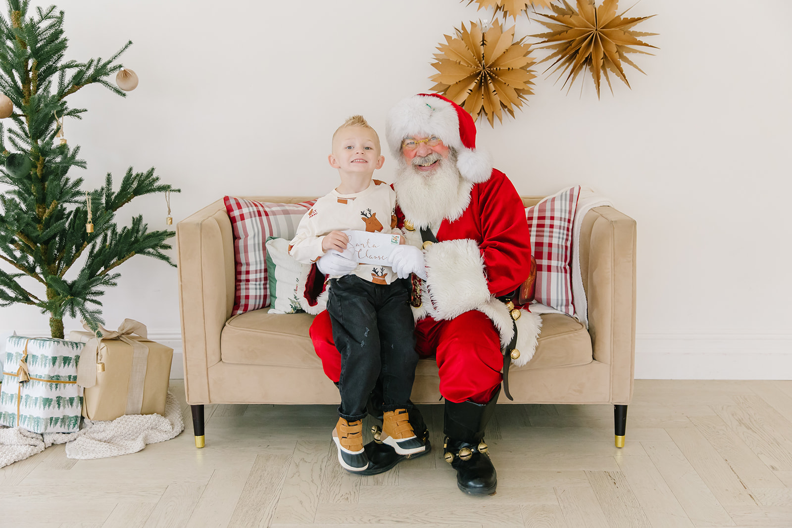 Utah Santa pictures — kids with Santa