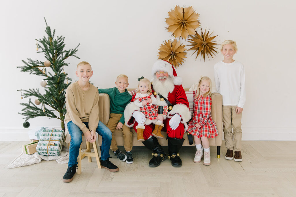 Christmas Mini Sessions with Santa | Utah Photographer