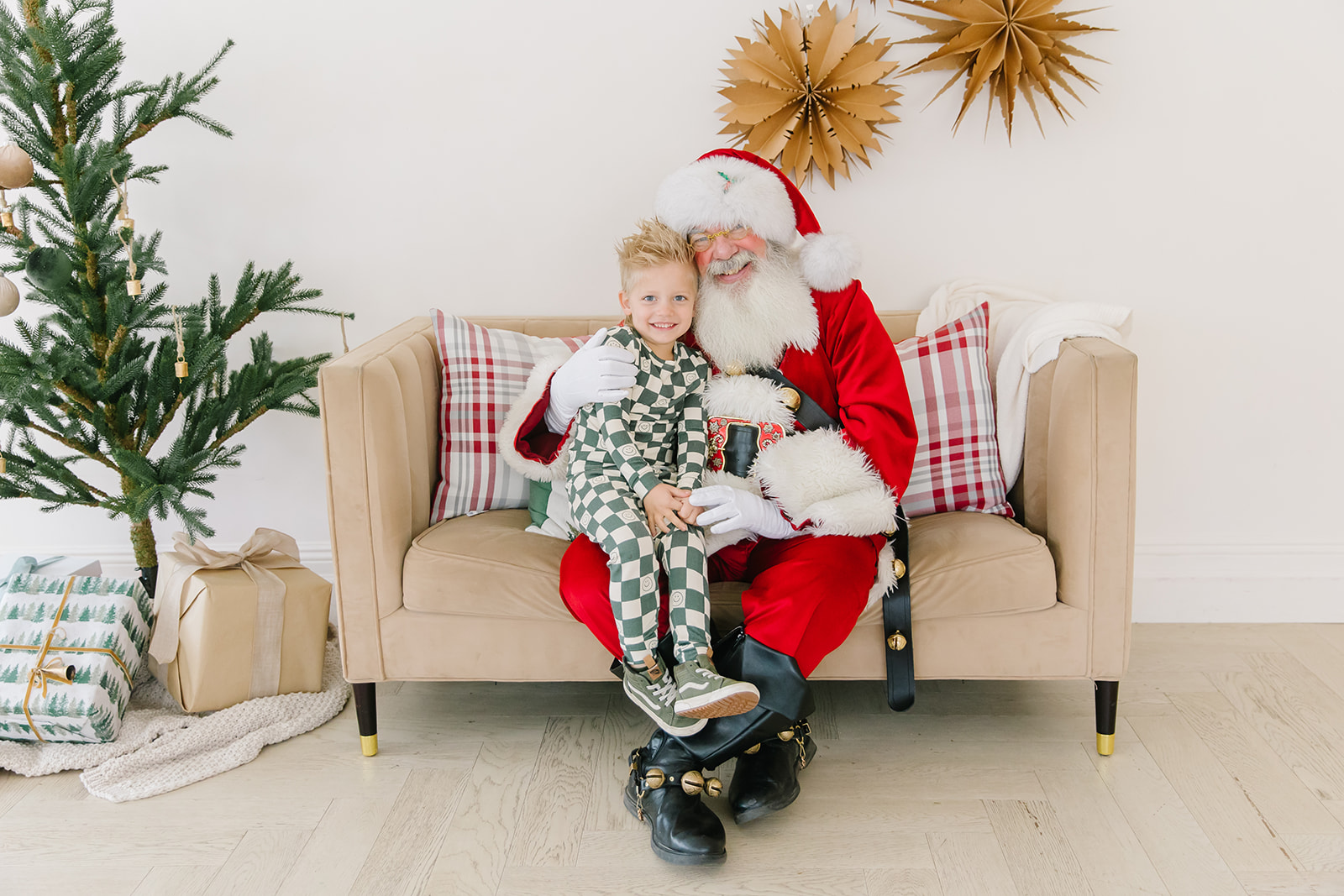 Utah Santa pictures — child with Santa