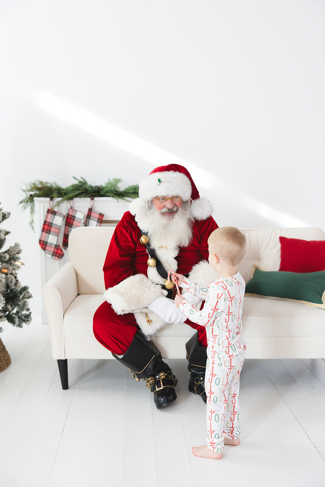 Utah Santa pictures — child with Santa