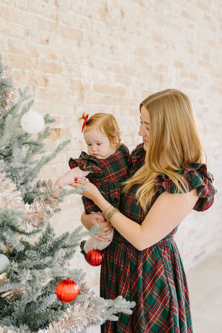Christmas Mini Session | Sandy White Space Studios
