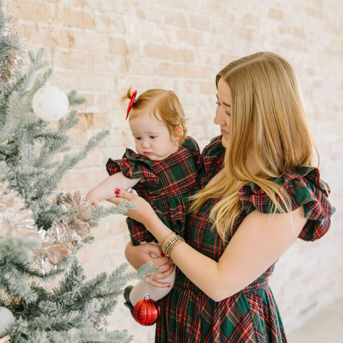 Christmas Mini Session | Sandy White Space Studios